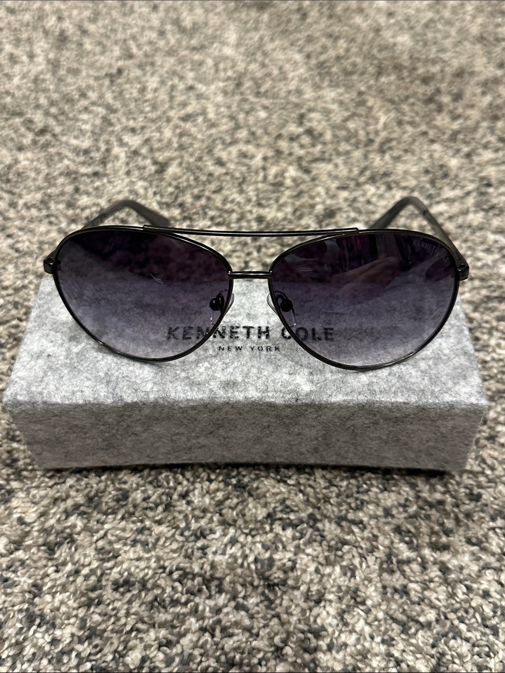 🔥NWOT Kenneth Cole New York Black Aviator Sunglasses with Dark Gradient Lenses